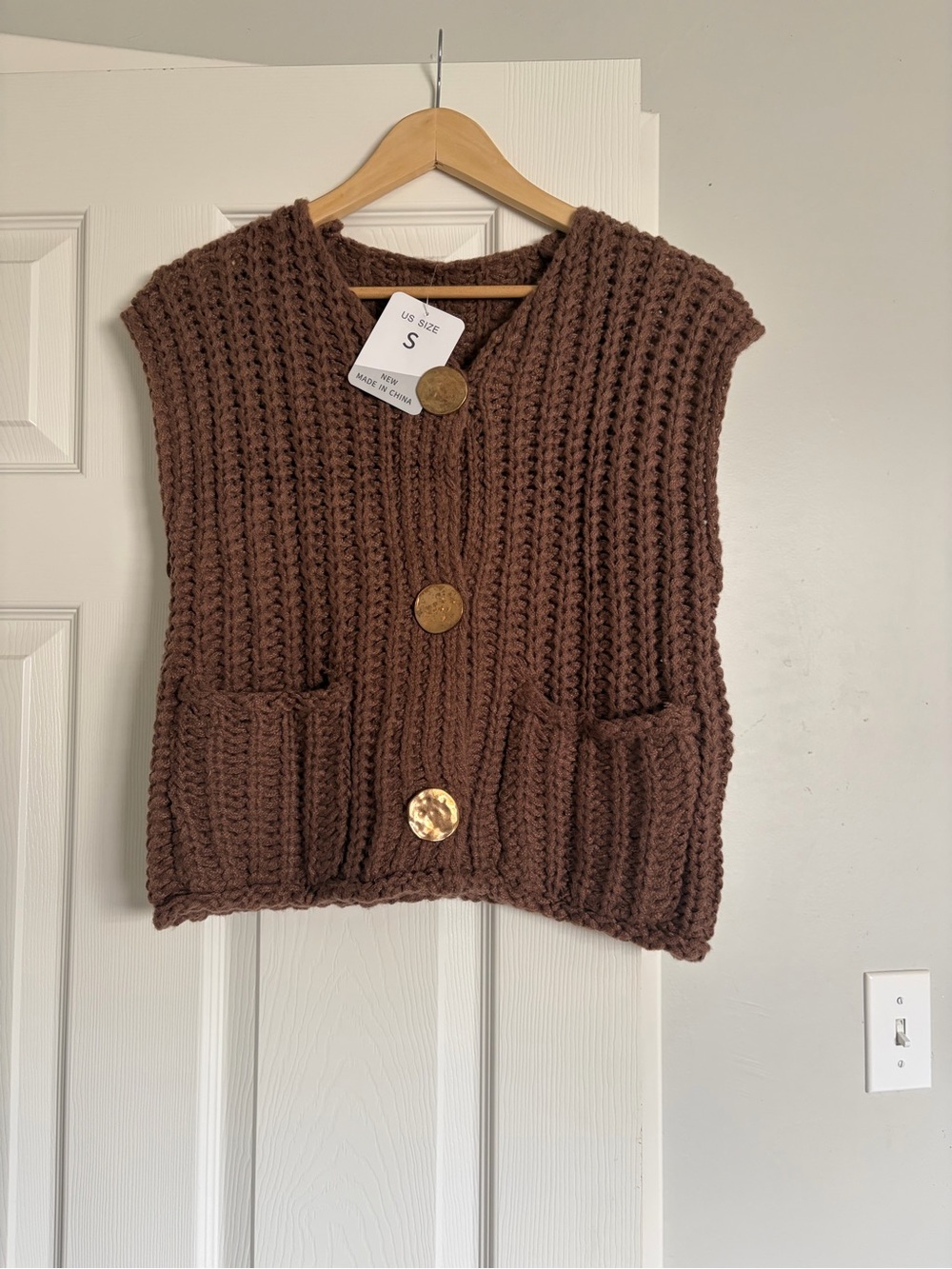 NWT Amazon Brown Chunky Knit Button-Front Sweater Vest